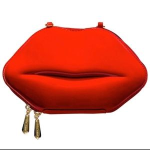 Betsey Johnson red lips bag 👄